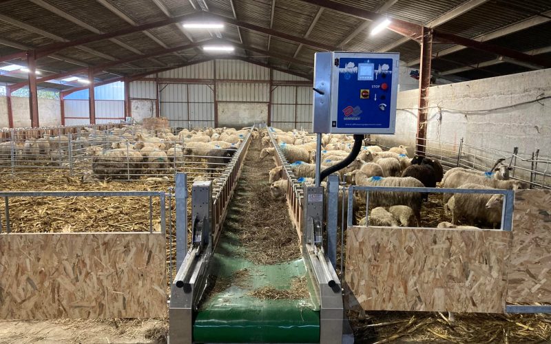 Etcheverry equipements-mangeoire macanise en bois-1